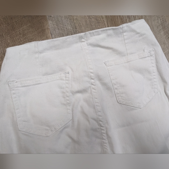 Shein White Bell Bottoms High Rise Raw Leg Hem Size 4 - Picture 7 of 11